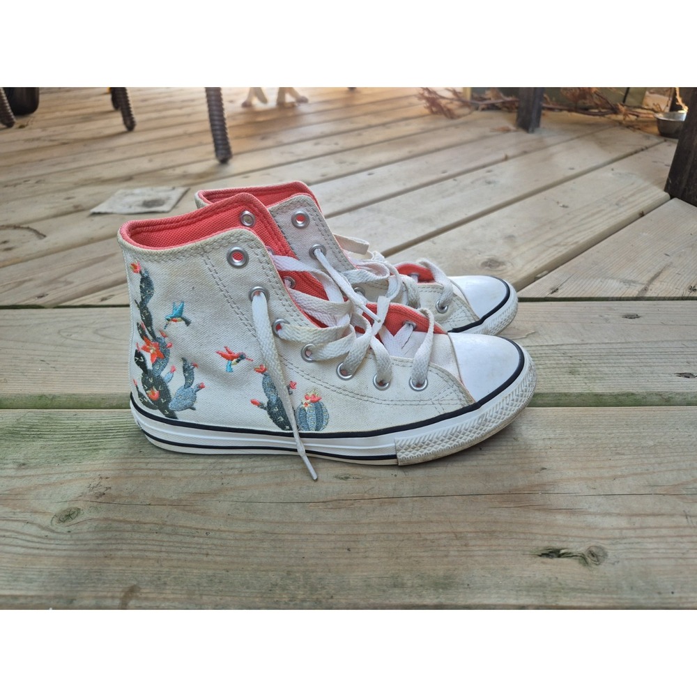 Converse All‎ Stars Hi Tops Youth Size 2 Chuck Taylor White Embroidered Cactus